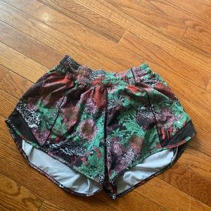 Lulu lemon Hotty hot shorts